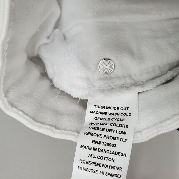 Indigo Rein Woman's White Super High Rise Frayed Button Fly Short NWT Plus 32/17 - Picture 7 of 9